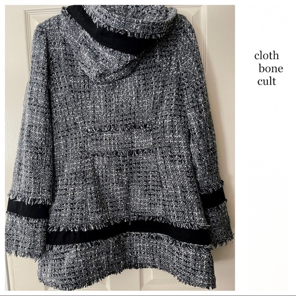 GUESS Woven Black & White Hooded COAT (EUC) - Picture 3 of 16